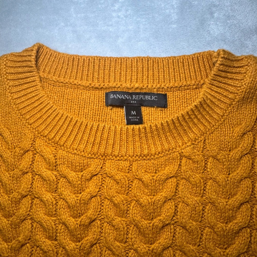 Banana Republic Mustard Yellow Cable Knit Crew Neck Sweater Women's Medium EUC - Picture 3 of 10